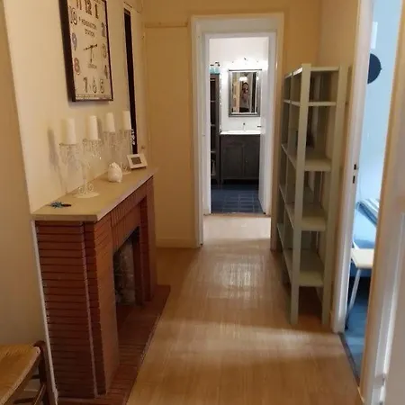 Petit - Quartier Vaugueux Chateau Apartment